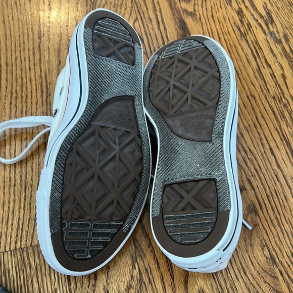 Woman’s Converse white sneakers, Size 6 - Picture 5 of 6